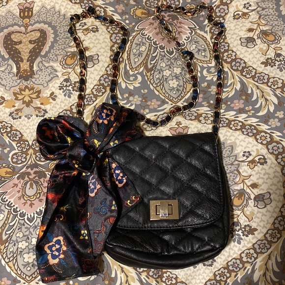 Mini Vegan Quilted Leather bag by Aldo with twilly and gold hardware. - Picture 5 of 6